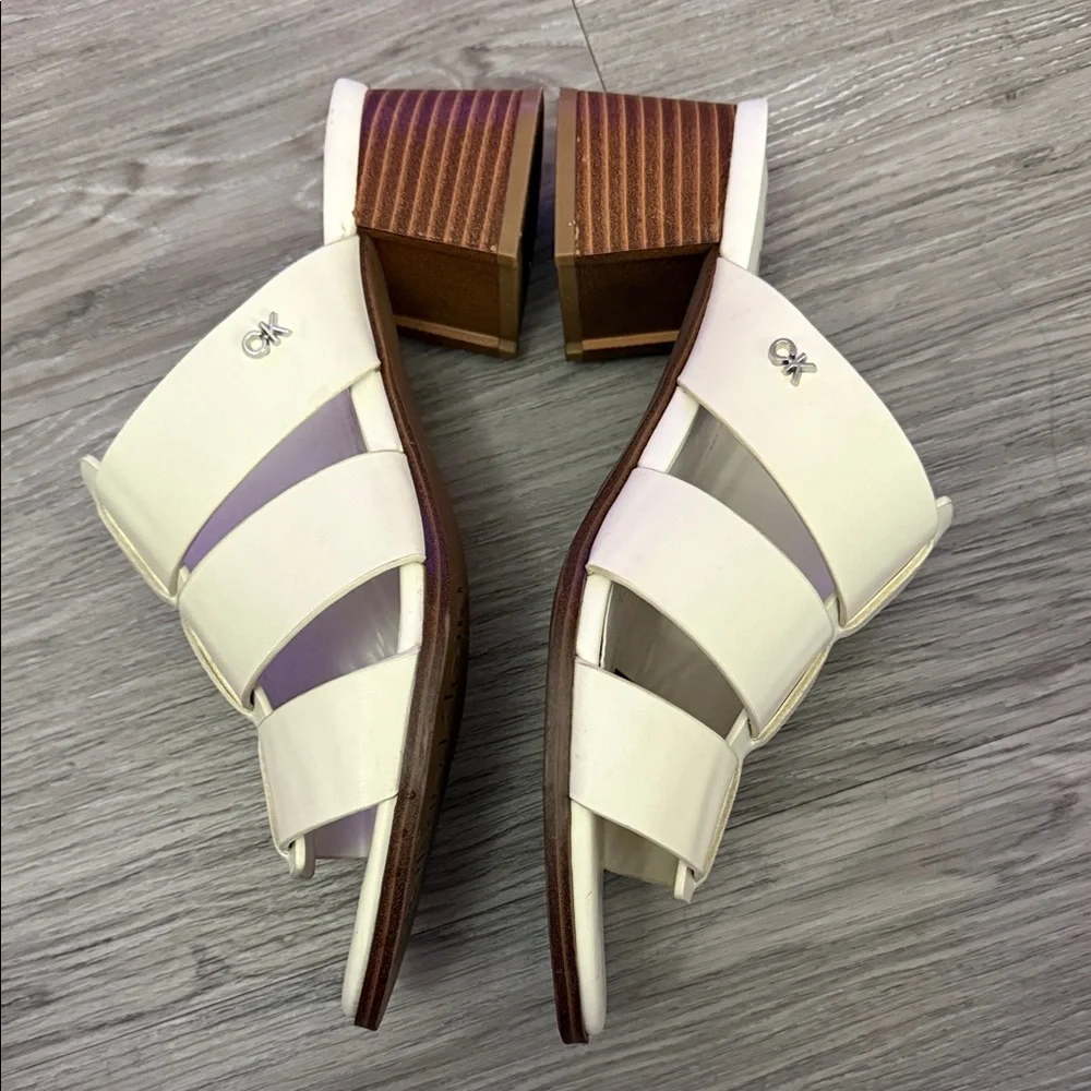 Calvin Klein Audrey White Slip On Block Heel Mule Sandals Size 7